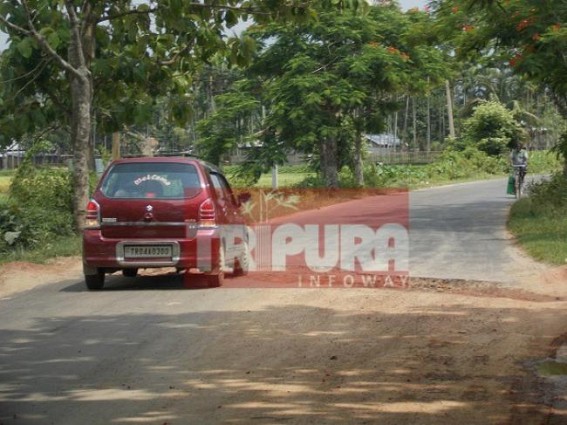 Kamalpur: Pathetic condition of road continues since more than a year Kamalpur: Pathetic condition of road continues since more than a year